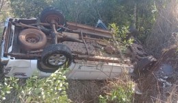 Camionete capota em Renascença
