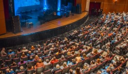 Almir Sater leva mais de mil pessoas ao Teatro Unisep