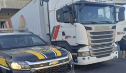 PRF localiza caminhoneiro que fugiu após provocar tombamento na BR-480