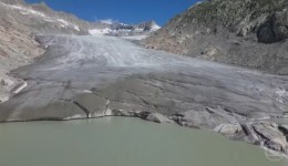 Onda de calor acelera derretimento de geleiras na Suíça e já deixa 3,7 mil mortos