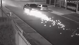 Moto fica presa e é arrastada por uma quadra por caminhonete após batida no Paraná; motociclista morreu