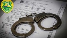 Jovem de 24 anos é preso com mandado por furto