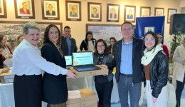 Entrega de equipamentos para a Educação reforça formação de diretores