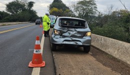 Colisão entre carro e caminhão deixa mulher ferida em Francisco Beltrão