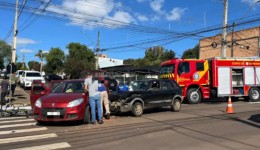 Acidente entre dois veículos mobiliza Corpo de Bombeiros