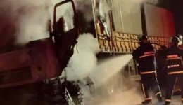 Corpo de Bombeiros combate incêndio em caminhão na PR-483