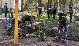 Ação conjunta promove plantio de mudas nativas às margens do Córrego Urutago