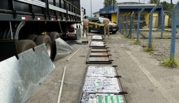 Carga de emagrecedores e anabolizantes é encontrada escondida em carreta durante abordagem da PRF