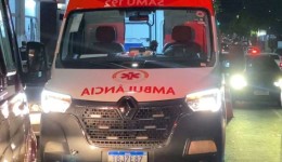 Entregador fica ferido em acidente entre carro e moto