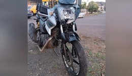 Jovem fica ferida em colisão envolvendo carro e moto