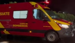 Condutora de moto fica ferida após colisão com camionete