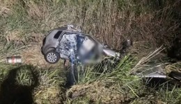 Grave colisão entre carro e caminhão deixa cinco pessoas mortas na PR-444 no Paraná