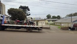 PM aborda dois suspeitos após denúncias de direção perigosa com motocicletas