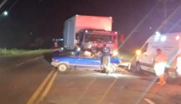 Colisão entre carro e caminhão deixa um ferido na PR-180
