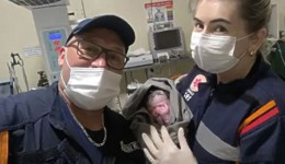 Gestante entra em trabalho de parto durante transferência e bebê nasce em unidade de saúde