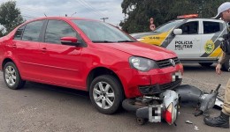 Acidente entre moto e carro deixa mulher ferida no Bairro Cristo rei