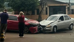 Colisão frontal entre dois veículos deixa feridos no bairro Luther King