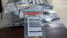 Polícia apreende arma e objetos após confusão em frente a colégio