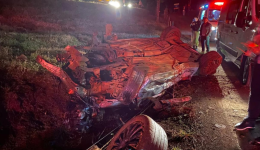 Jovem morre após ser ejetado de veículo durante capotamento