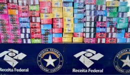 Motorista foge e abandona caminhão com 10 mil cigarros eletrônicos escondidos em fundo falso