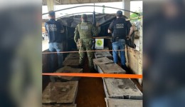 Carreta carregada com blocos de chumbo é apreendida em ação conjunta do BPFron, Polícia Federal e Receita Federal