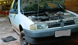 Veículo furtado é encontrado abandonado em área rural