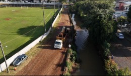 Rio Lonqueador começa a receber serviço de desassoreamento