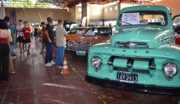 Encontro Sul-Brasileiro atrai milhares e movimenta setor de antigomobilismo