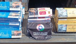 Homem é preso por contrabando de cigarros após apreensão de 190 pacotes