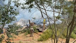 Incêndio atinge barracão às margens da PR-483