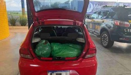 PRF flagra motoristas transportando mais de 120kg de drogas, no Paraná