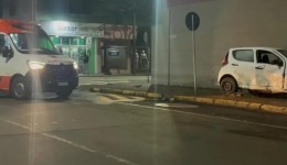 Três pessoas ficam feridas após colisão durante a madrugada