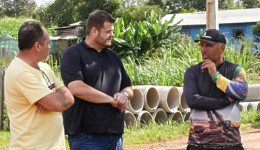 Vereadores acompanham início de obras de asfaltamento