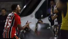 São Paulo vira sobre o Bragantino fora de casa e segue líder do Brasileirão