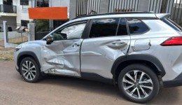 Colisão entre dois veículos deixa duas pessoas feridas no bairro Cango