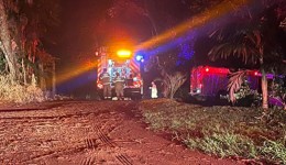 Bombeiros combatem incêndio em residência entre Francisco Beltrão e Verê durante a madrugada