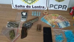 Policial  Cinco pessoas são presas durante operação contra o tráfico de drogas