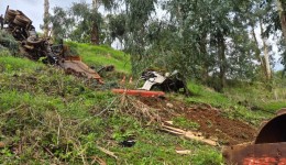 Caminhão sai da pista e tomba em ribanceira na SC-154