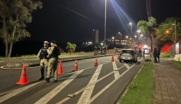 Operação Lei Seca aborda 55 veículos e prende dois motoristas