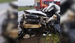 Duas pessoas morrem em grave acidente na BR-470