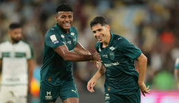 Savarino brilha com três gols, Fluminense goleia o Coritiba e assume a terceira posição