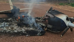 Avião é incendiado após tentativa de interceptação por caça da FAB em Mato Grosso