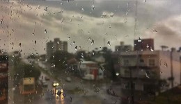 Paraná entra em alerta para temporais com chuva intensa e ventos de até 60 km/h