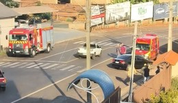 Motociclista fica ferido após colisão com carro