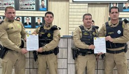 Câmara de Vereadores de Cruzeiro do Iguaçu homenageia Policiais Militares por salvar bebê de 38 dias