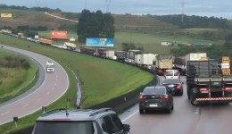 Festas de fim de ano devem intensificar movimento em rodovias e terminais do Paraná