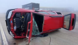 Carro capota após acidente na BR-163