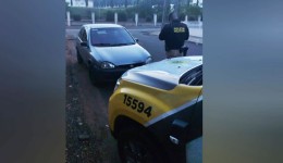Carro furtado é recuperado menos de uma hora após o crime