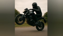 Condutor sem habilitação faz manobras perigosas e tem moto apreendida pela PM