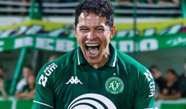 Giovanni Augusto renova com a Chapecoense até 2027 e celebra evolução no clube